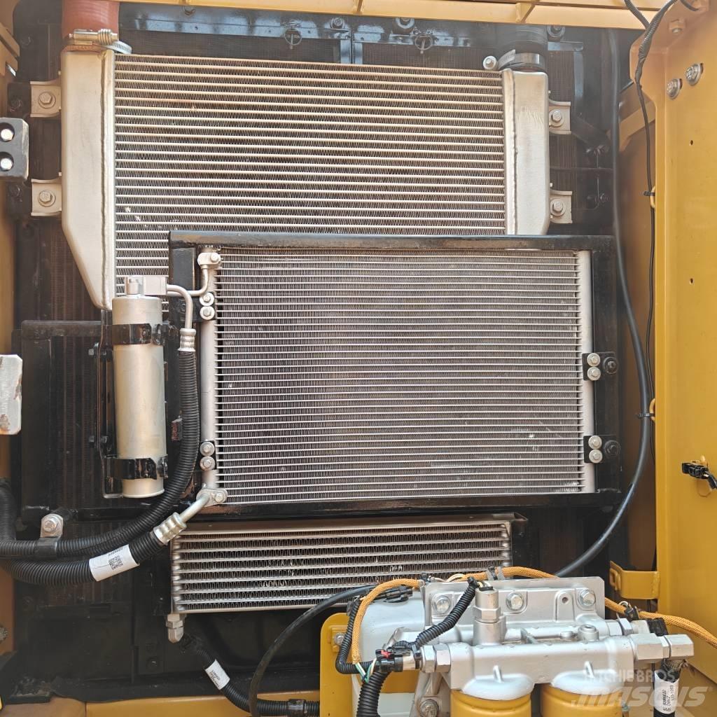 CAT 320D2L Гусеничні екскаватори