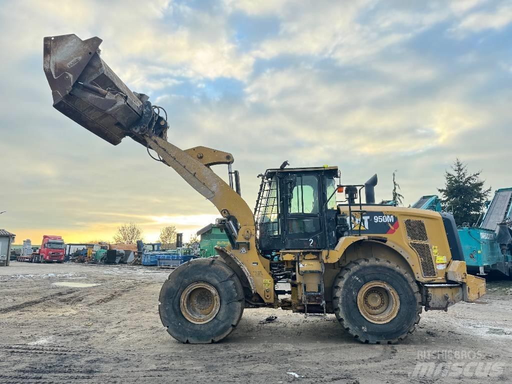 CAT 950M HighLift Фронтальні навантажувачі
