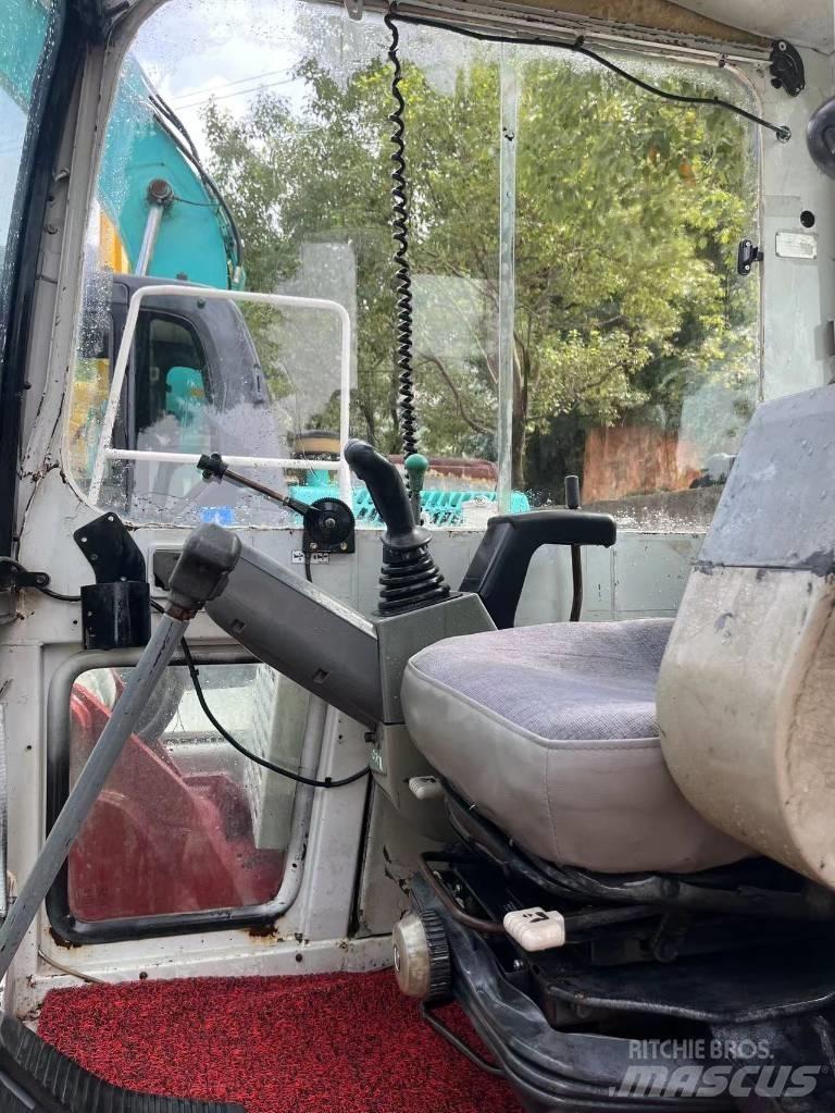 Takeuchi TB175C Гусеничні екскаватори