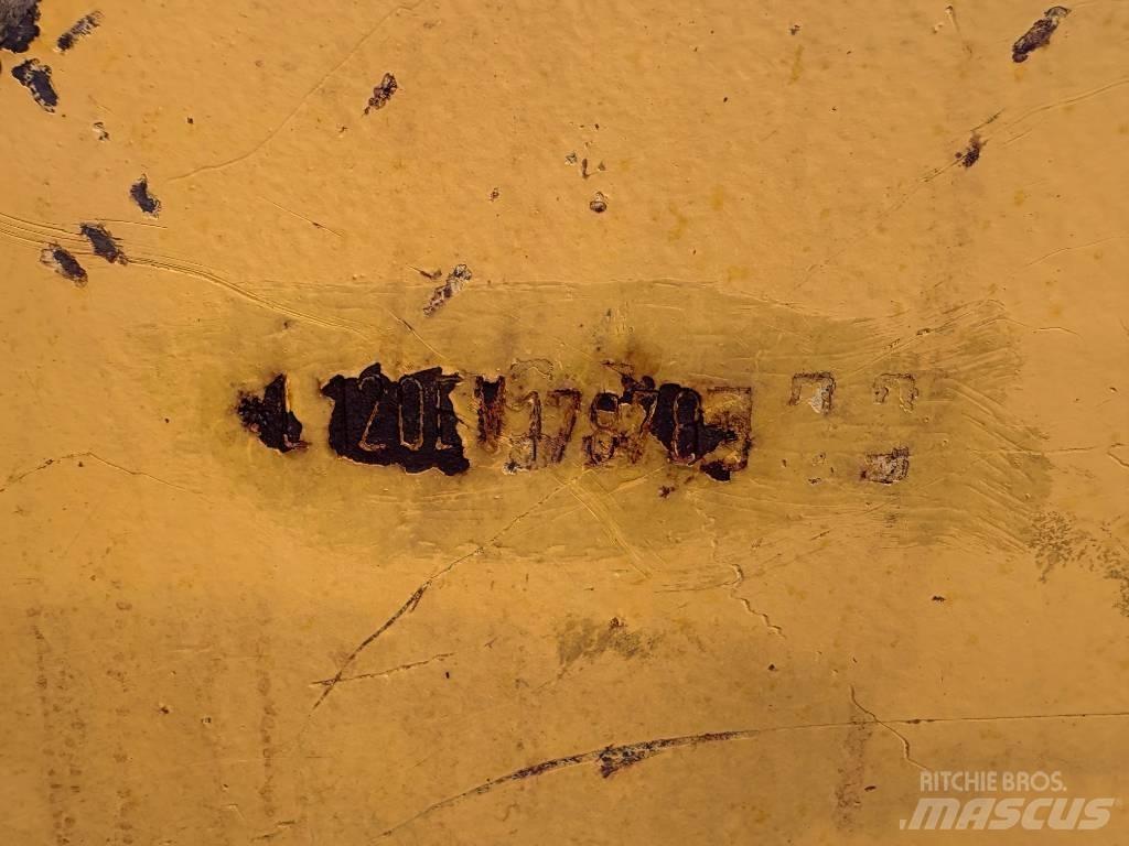 Volvo L 120 E Фронтальні навантажувачі