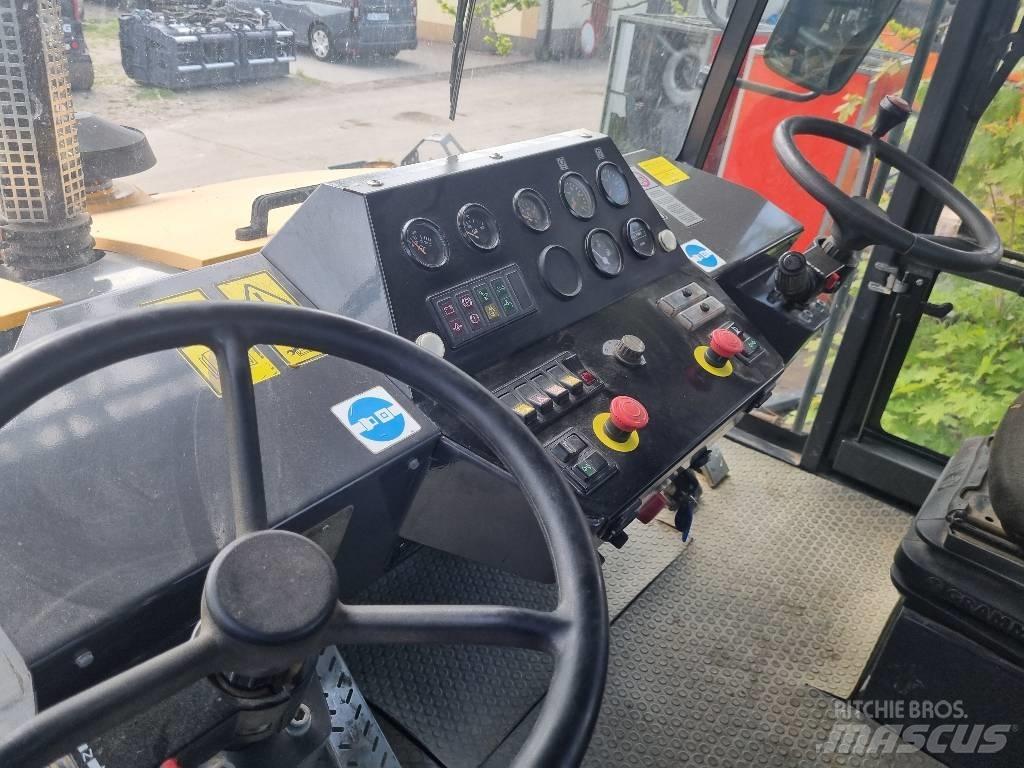 Ammann AP 240 Пневматичні катки