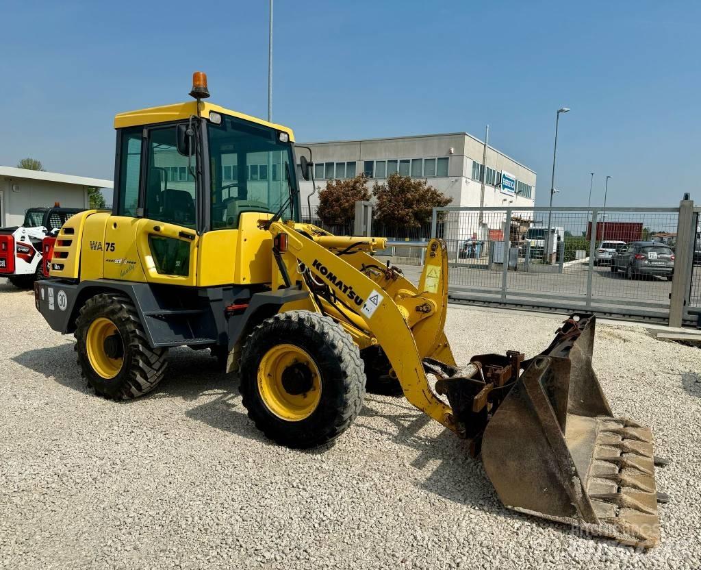 Komatsu WA 75 Фронтальні навантажувачі