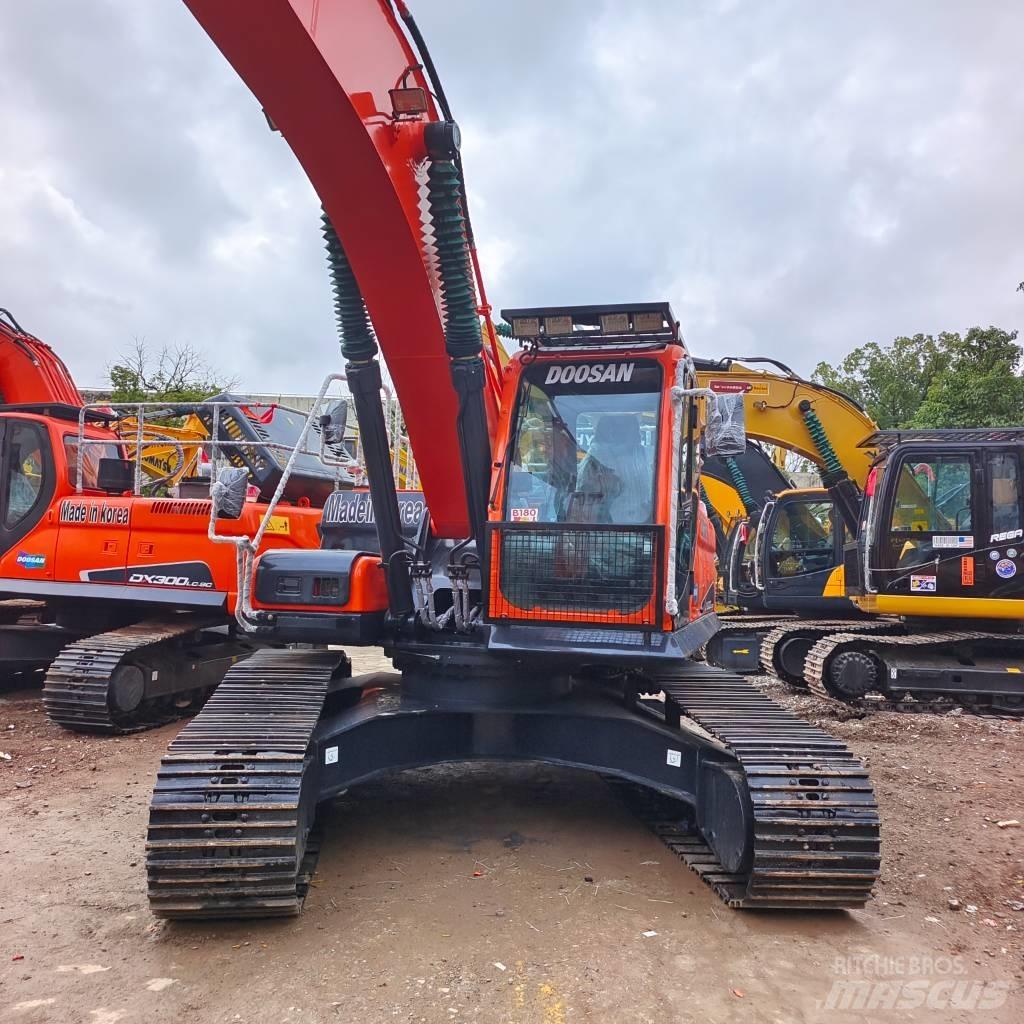 Doosan DX 300 LC Гусеничні екскаватори