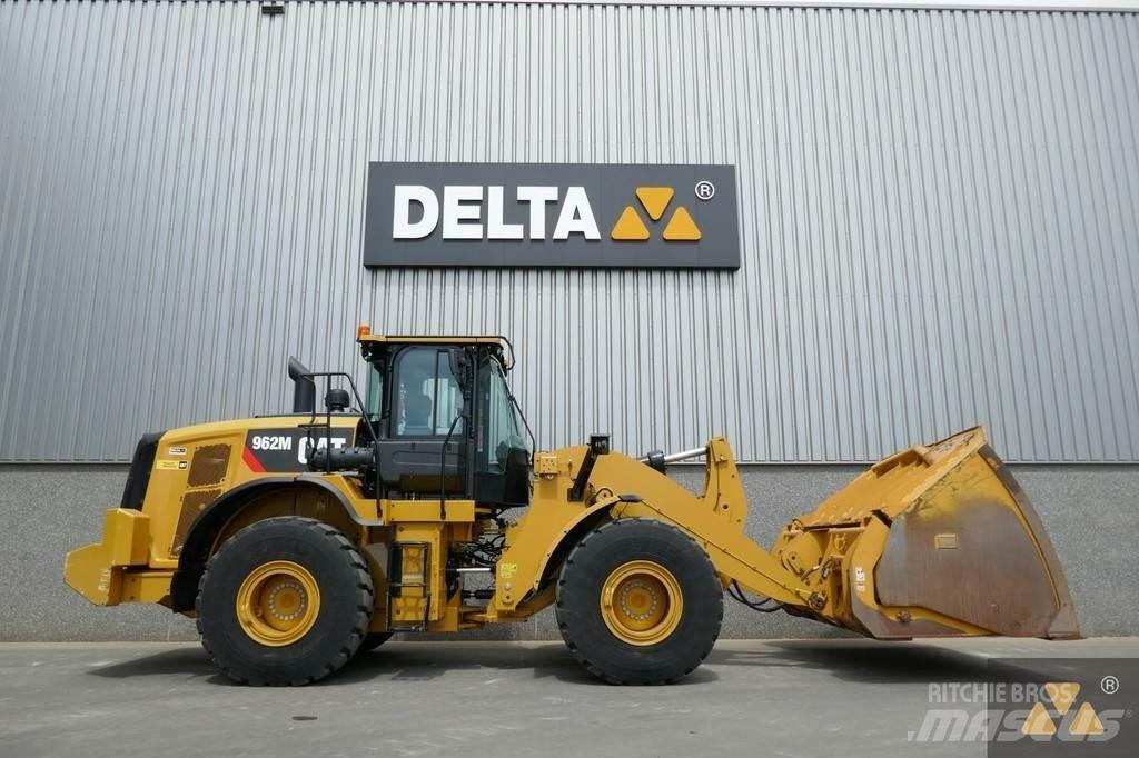 CAT 962M Фронтальні навантажувачі
