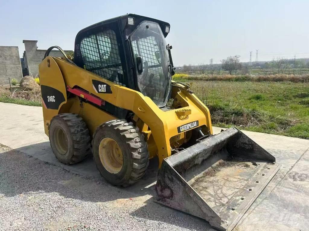 CAT 246 C Міні-навантажувачі