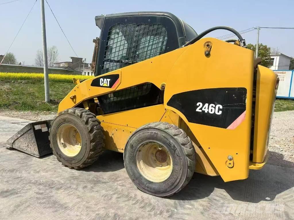 CAT 246 C Міні-навантажувачі