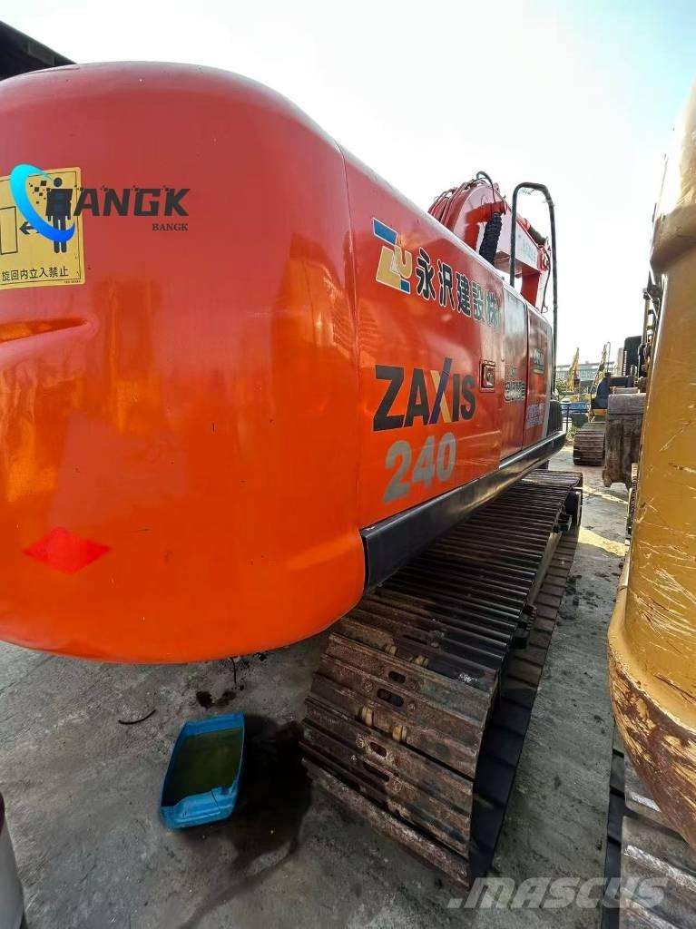 Hitachi ZX 240 Гусеничні екскаватори