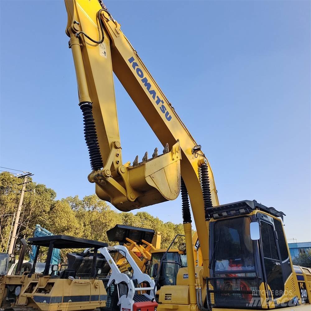 Komatsu PC 240 Гусеничні екскаватори