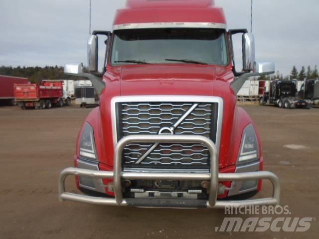 Volvo VNL Вантажівки / спеціальні