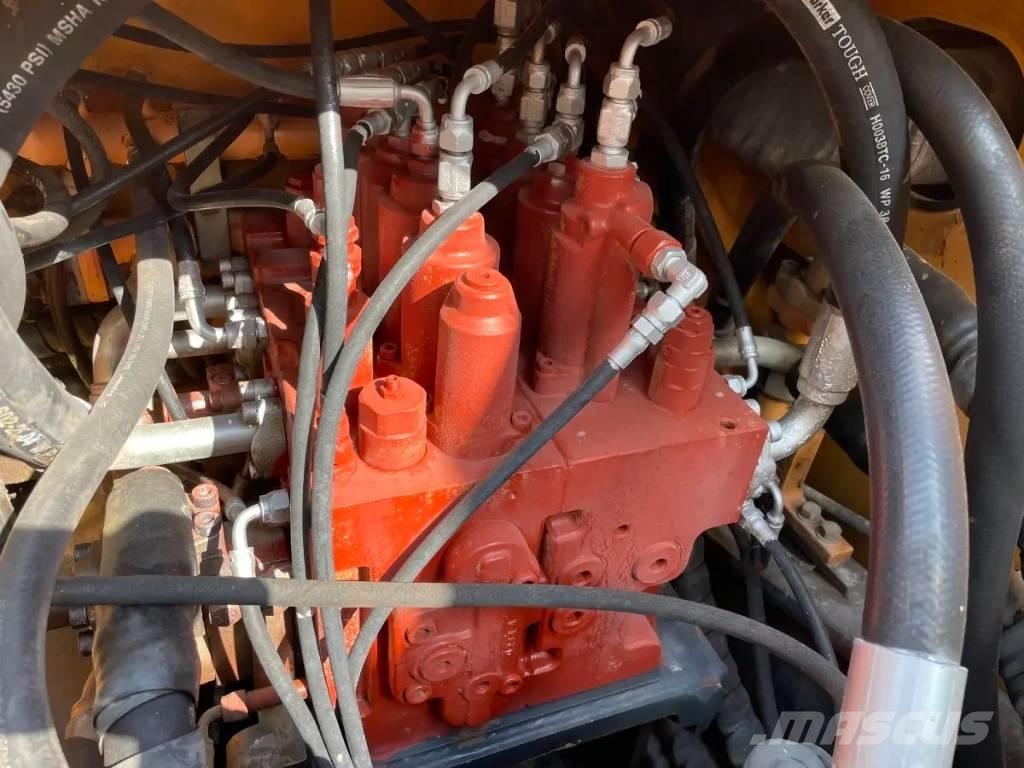 Hyundai R210W-9 Колісні екскаватори