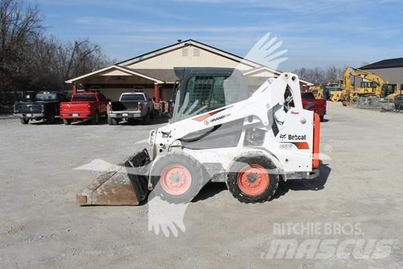 Bobcat S590 Міні-навантажувачі