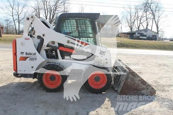 Bobcat S590 Міні-навантажувачі