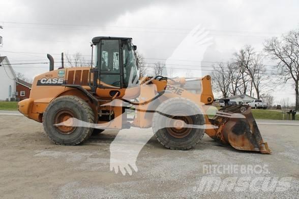 CASE 821E Фронтальні навантажувачі