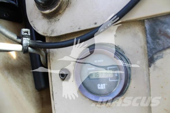 CAT 12H Грейдери