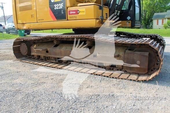 CAT 323FL Гусеничні екскаватори