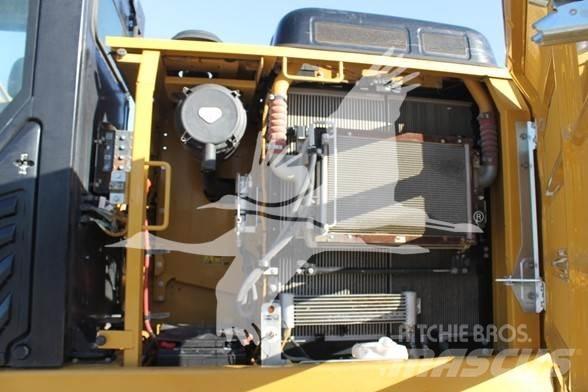 CAT 323FL Гусеничні екскаватори
