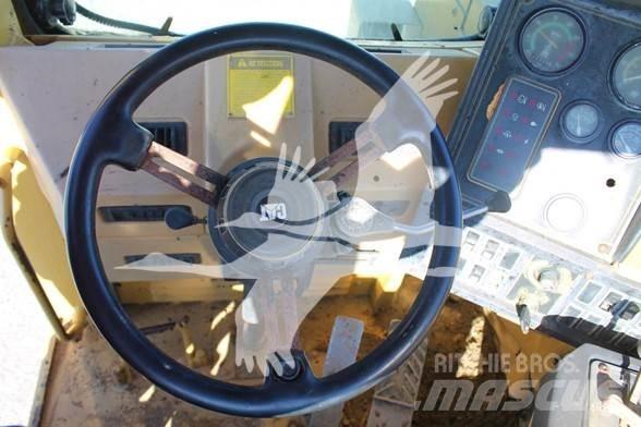 CAT 621F Скрепери