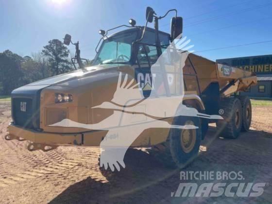 CAT 725C2 Зчленовані самоскиди