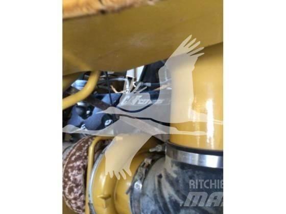 CAT 775F Зчленовані самоскиди