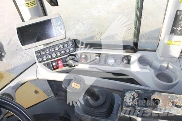 CAT 924K Фронтальні навантажувачі
