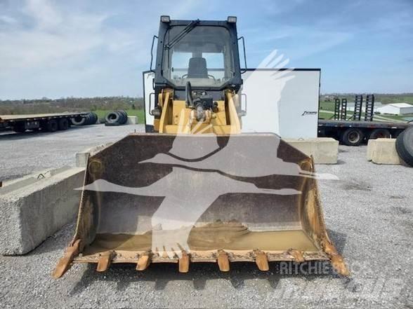 CAT 953C Гусеничні вантажники