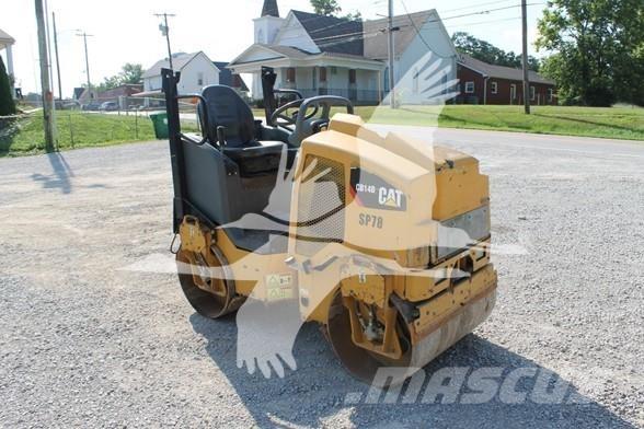 CAT CB14B Грунтові котки