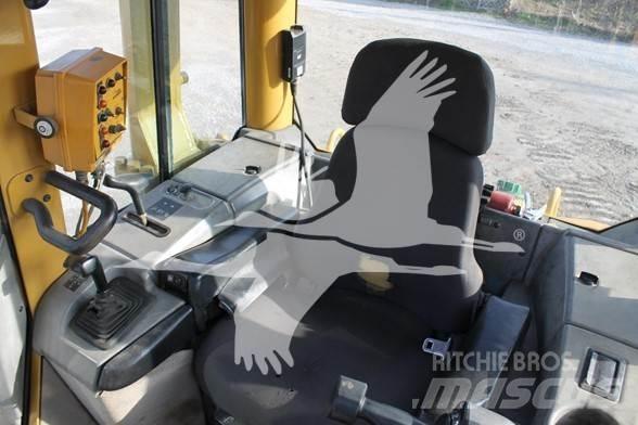 CAT D6N XL Гусеничні бульдозери