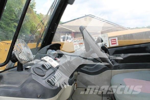 CAT TH407C Телескопічні навантажувачі