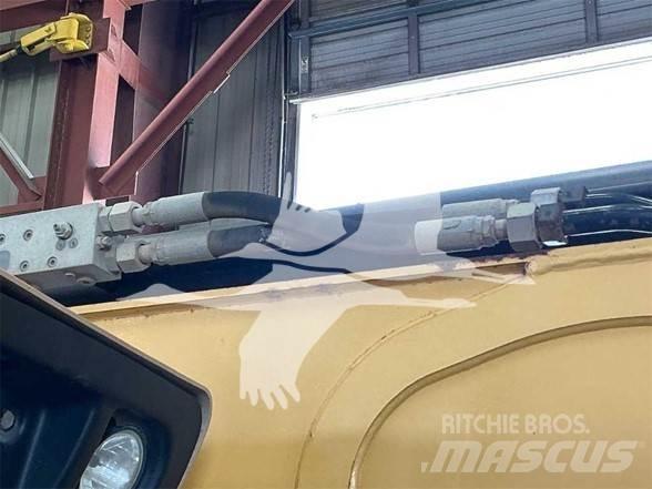CAT TL943D Телескопічні навантажувачі