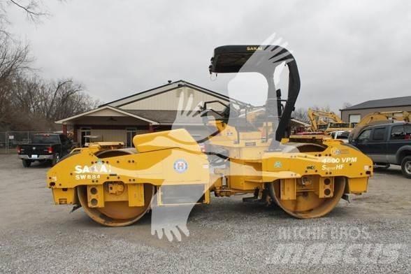 Sakai SW884 Грунтові котки