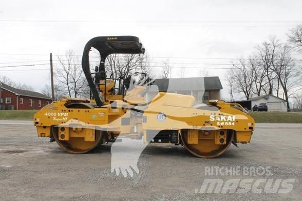 Sakai SW884 Грунтові котки