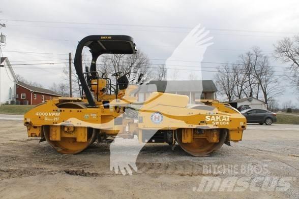 Sakai SW884 Грунтові котки