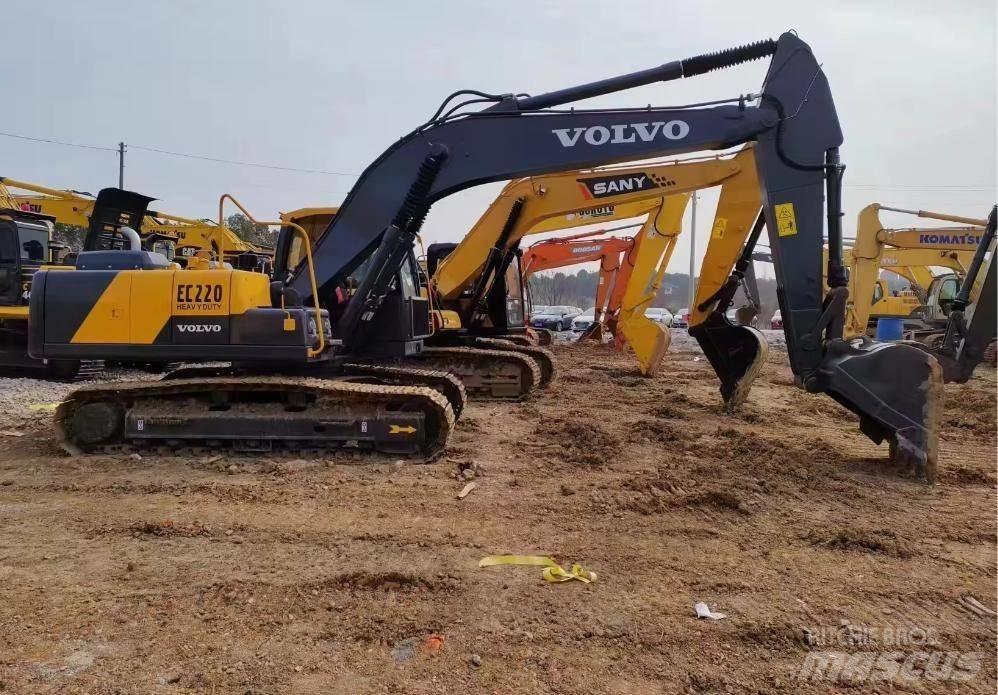 Volvo EC 220 Гусеничні екскаватори