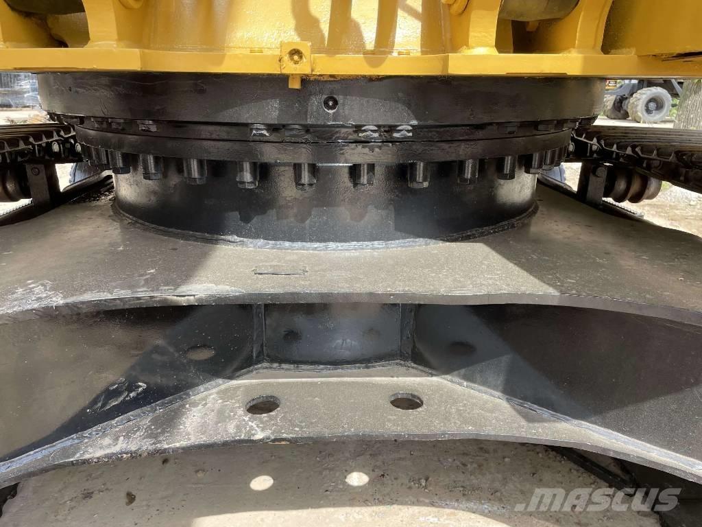 CAT 320D2 Гусеничні екскаватори