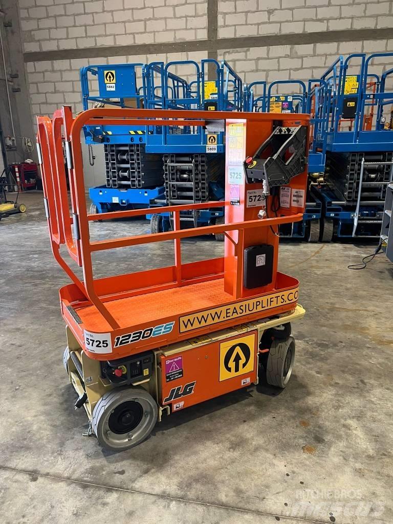 JLG 1230 ES Вертикальні щоглові підйомники