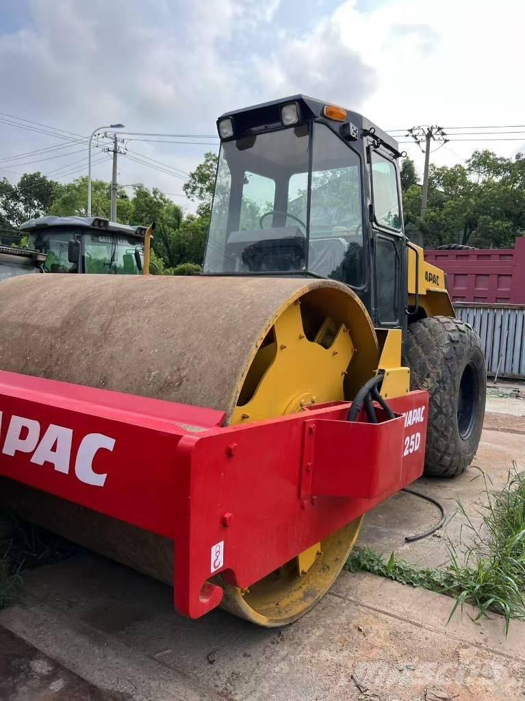 Dynapac CA 25 D Грунтові котки