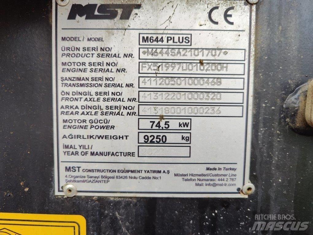 MST M644PLUS Екскаватори-навантажувачі