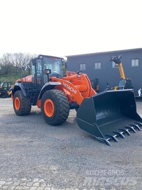Hitachi ZW 220 Фронтальні навантажувачі
