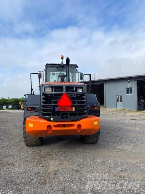 Hitachi ZW 220 Фронтальні навантажувачі