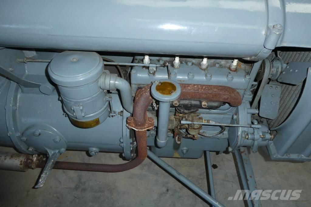 Ferguson type a Трактори