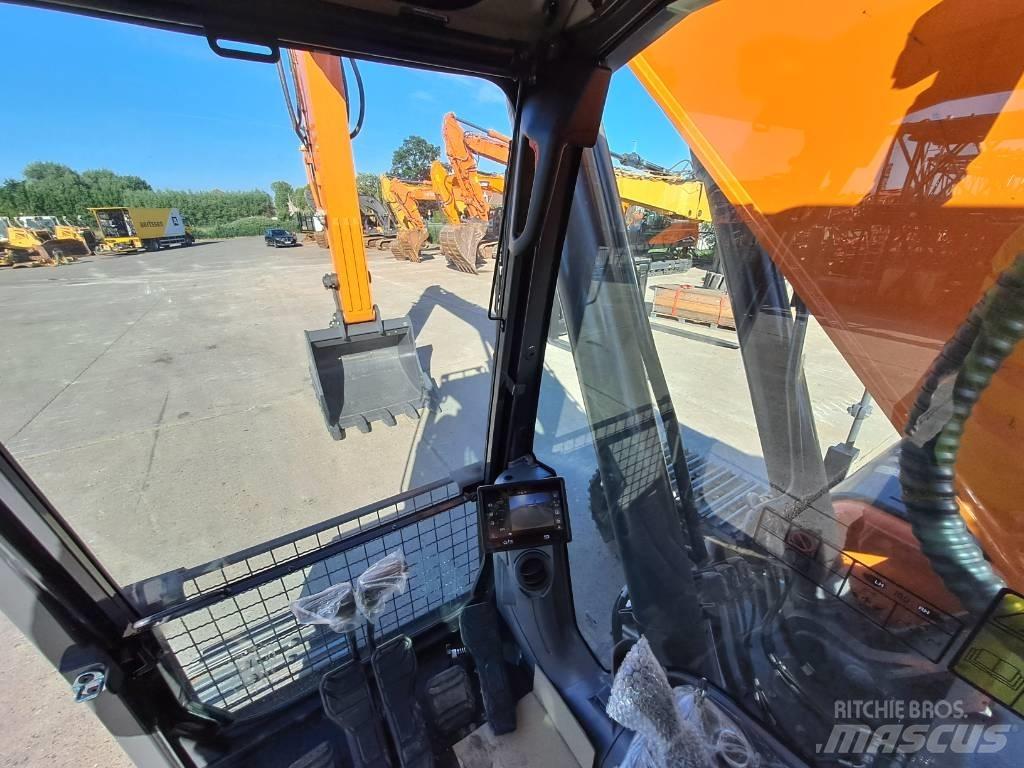 Develon DX300LC-7M Гусеничні екскаватори