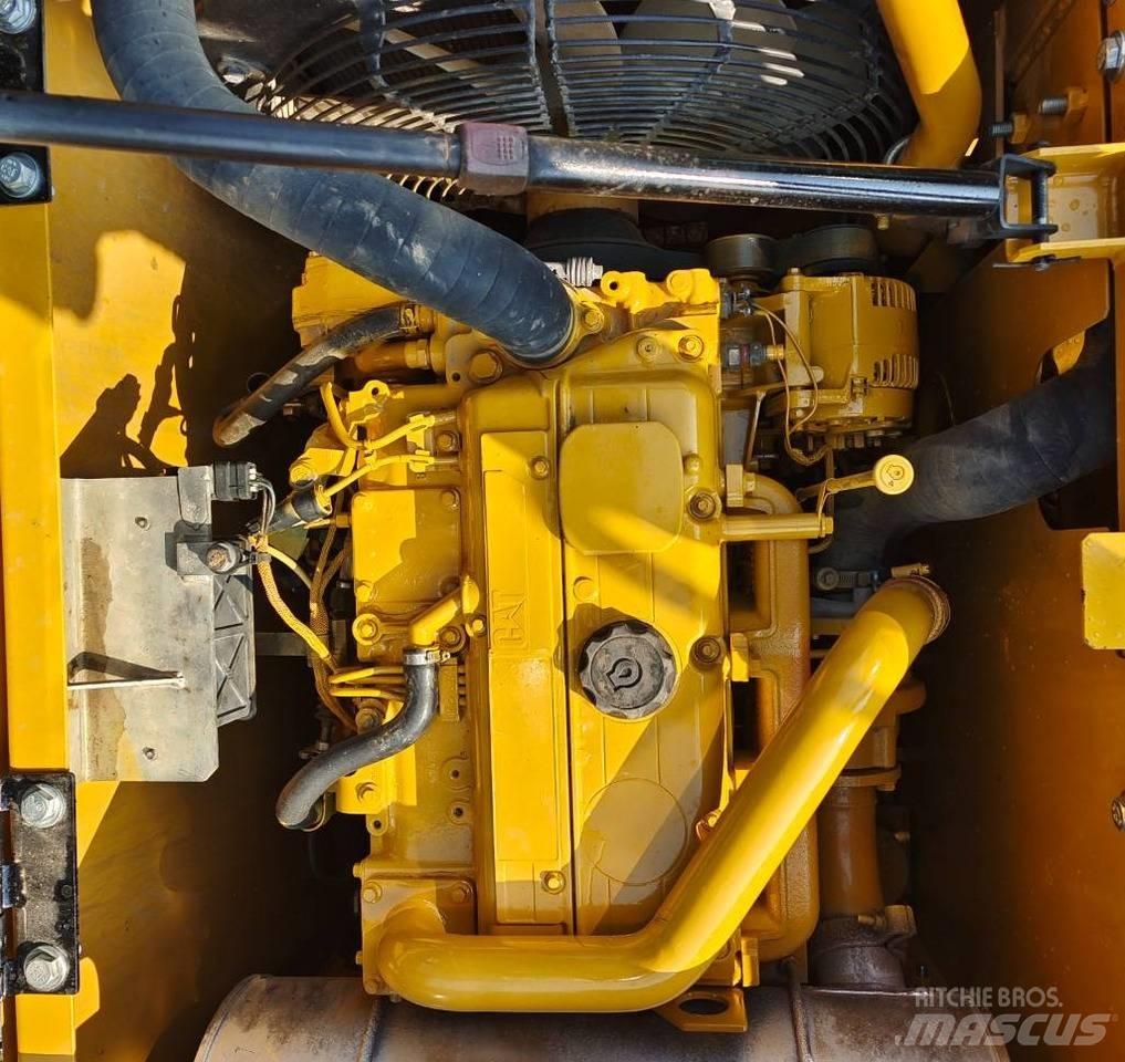 CAT 313D2GC Гусеничні екскаватори