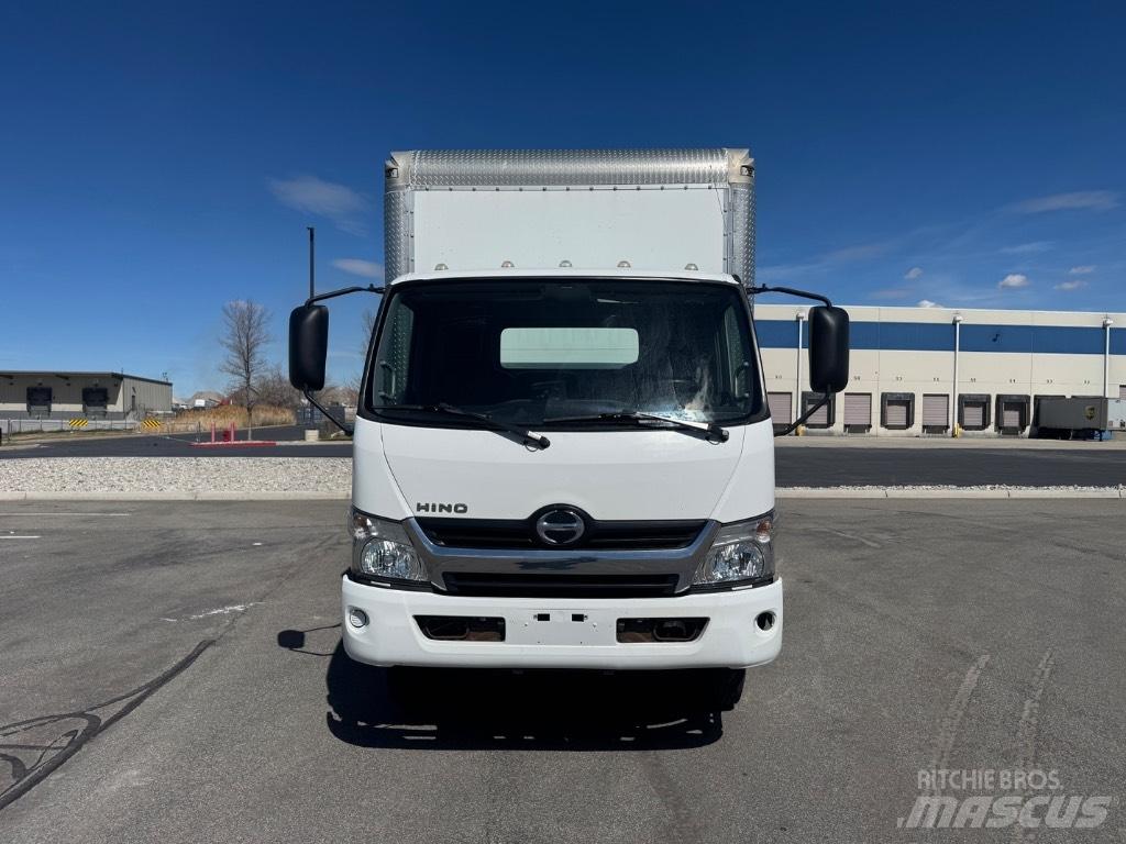 Hino 155 Панельні фургони