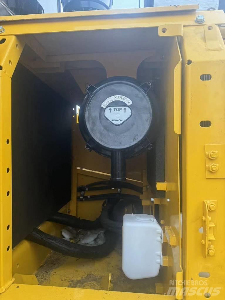Komatsu PC 210 LC-8 Гусеничні екскаватори