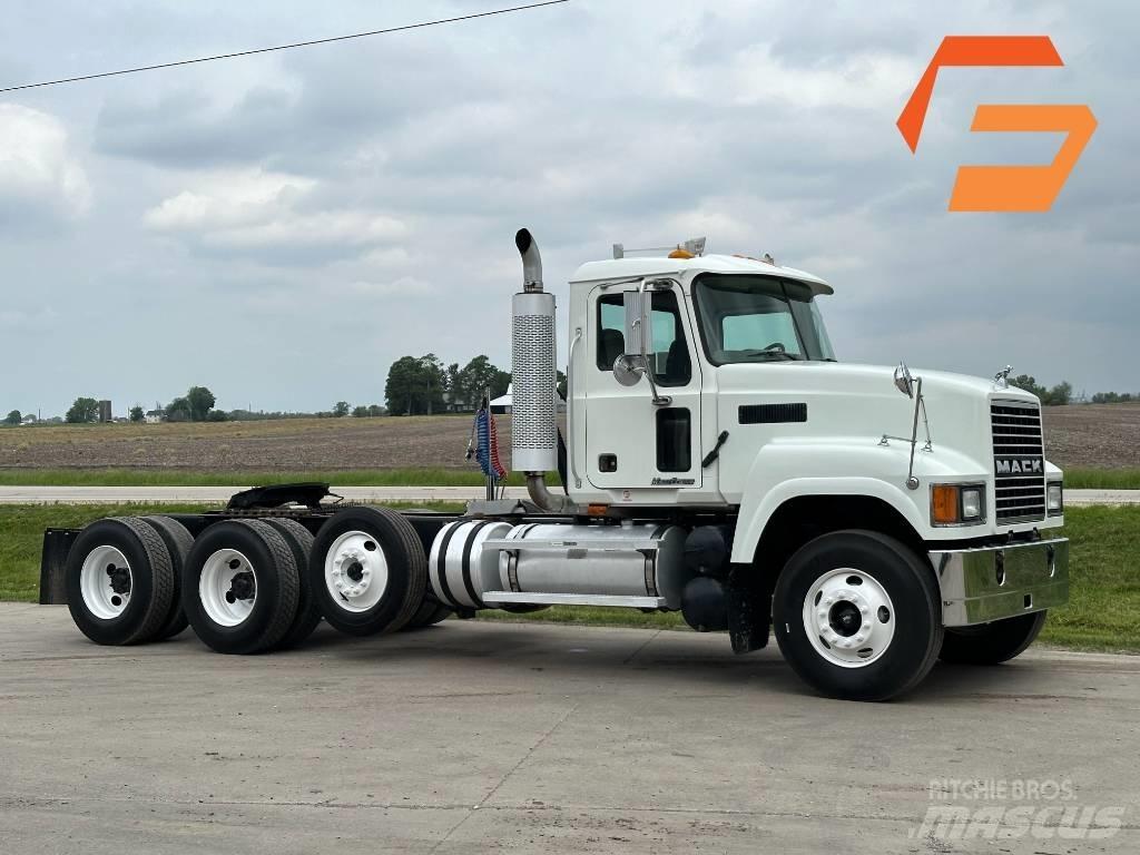 Mack CHN 613 Тягачі