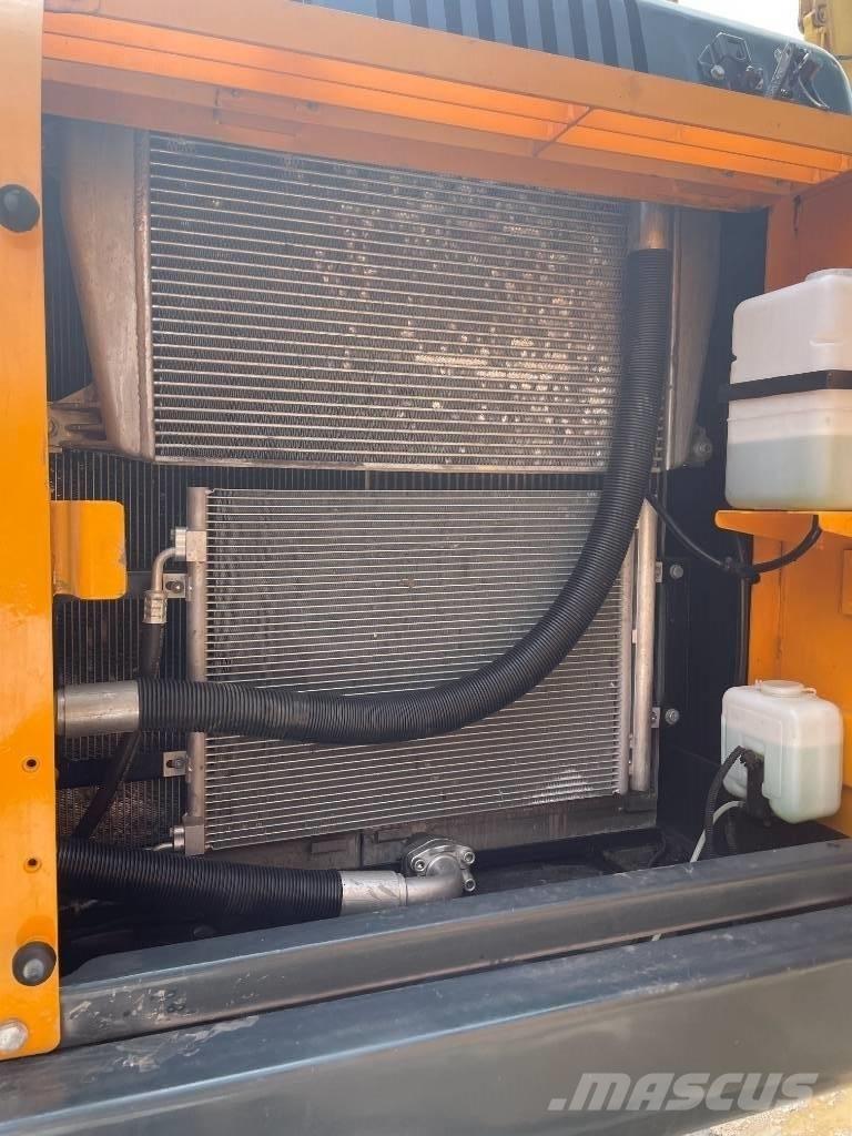 Hyundai 220LC-9S Гусеничні екскаватори