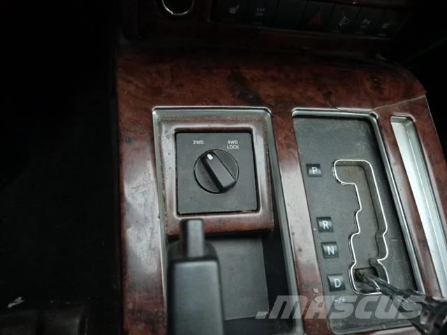 Dodge Nitro Автомобілі