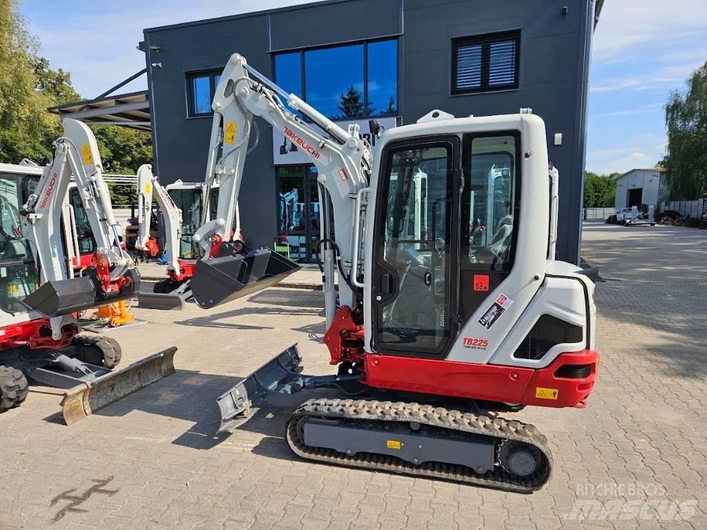 Takeuchi TB225 V0 Міні-екскаватори < 7т