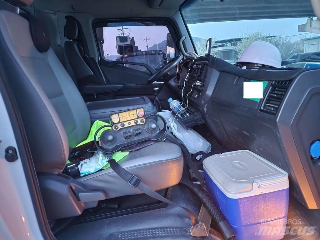 Novas 300 Автовишки на базі вантажівки