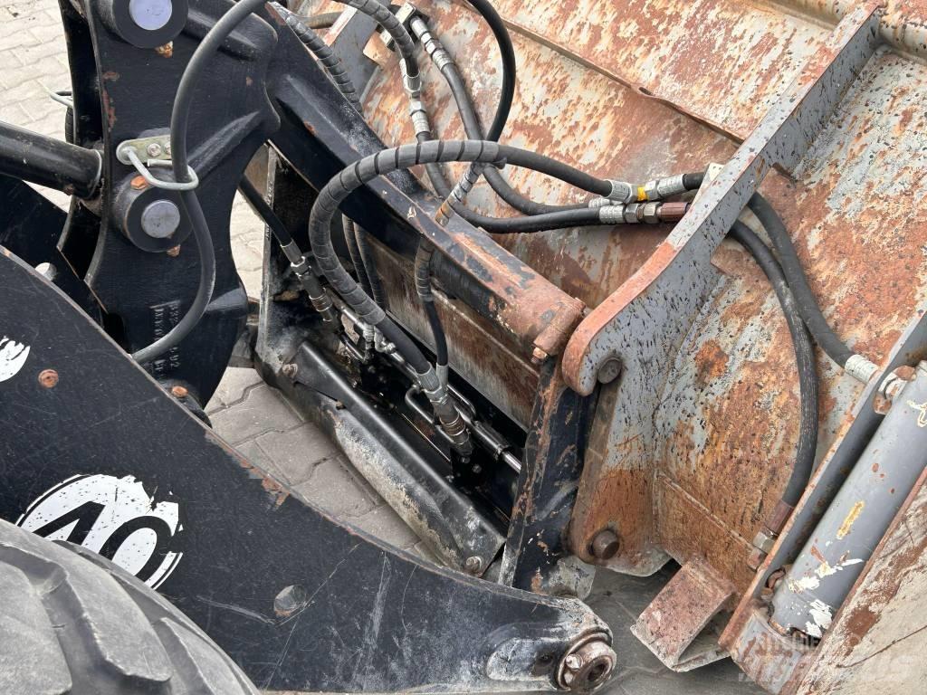 JCB 409 AGRI Фронтальні навантажувачі